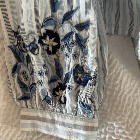 Anthropologie Embellished Blouse with Bishop Sleeves and Mandarin - Picture 4 of 8